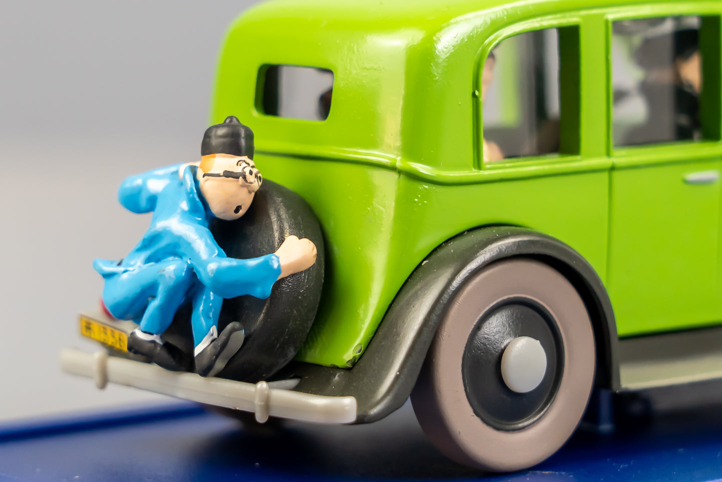 ATLAS TINTIN CAR # 9 Mitsuhirato's Car Blue Lotus Herge model 1/43 Scale Voiture