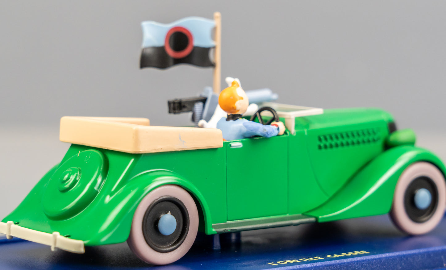 ATLAS TINTIN CAR # 8 Armoured Car - Broken Ear Herge model car 1/43 Scale