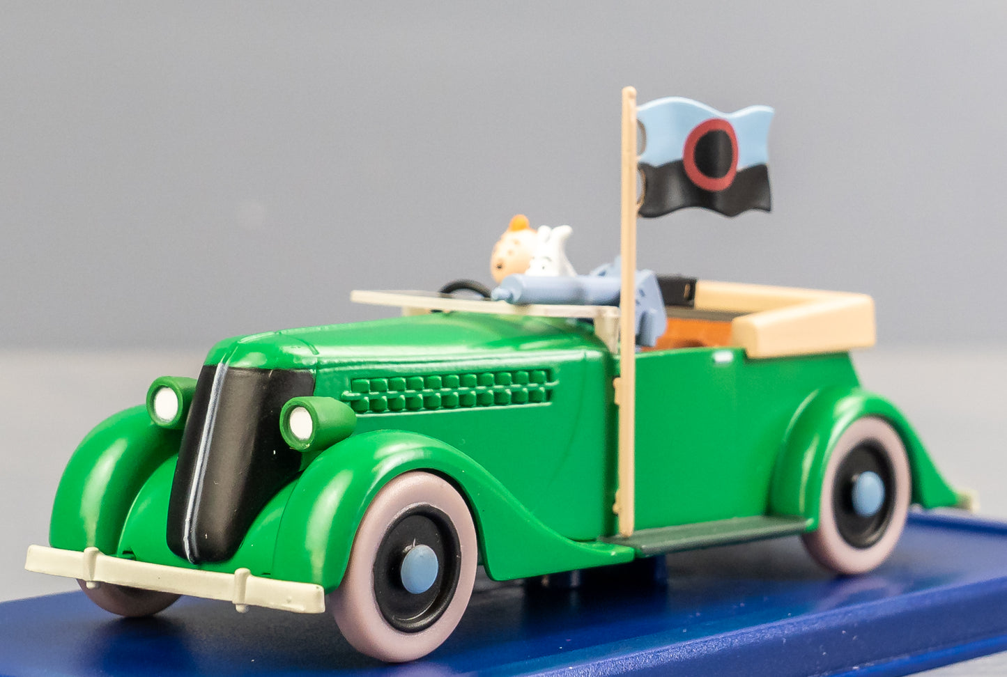 ATLAS TINTIN CAR # 8 Armoured Car - Broken Ear Herge model car 1/43 Scale