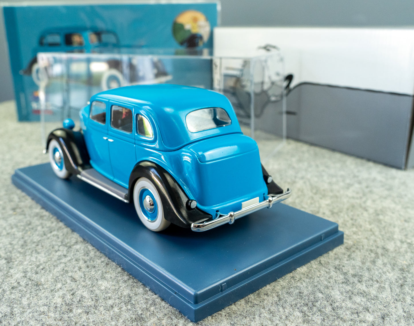 VOITURE TINTIN 1/24 29966 Alonzo Perez's Car: Broken Ear Hachette car #66