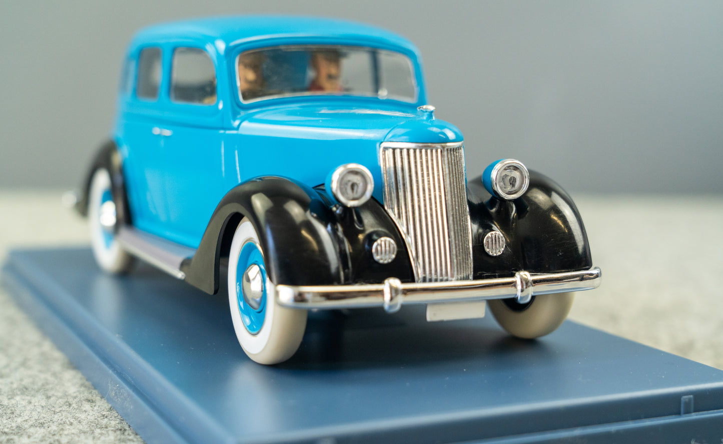 VOITURE TINTIN 1/24 29966 Alonzo Perez's Car: Broken Ear Hachette car #66