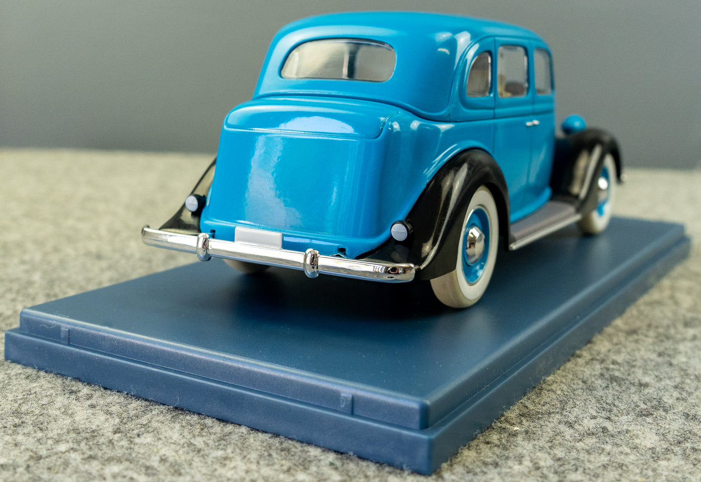 VOITURE TINTIN 1/24 29966 Alonzo Perez's Car: Broken Ear Hachette car #66