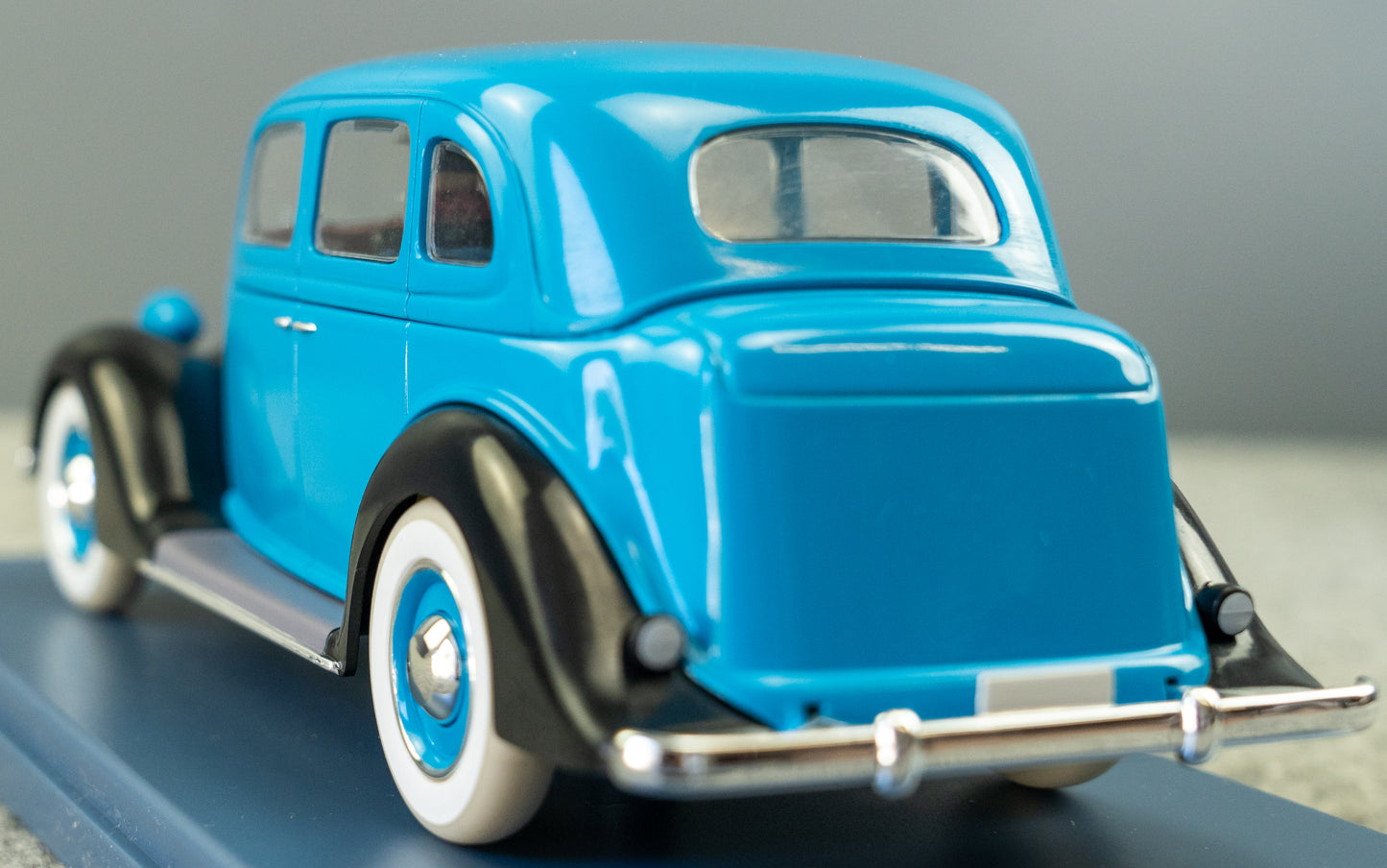 VOITURE TINTIN 1/24 29966 Alonzo Perez's Car: Broken Ear Hachette car #66