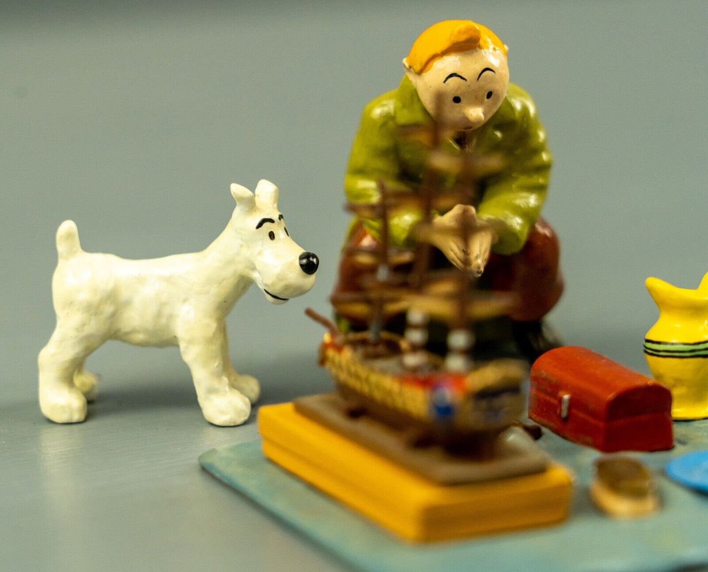 Pixi Figurine 46941 Tintin @ flea market 2001 Secret Unicorn Metal Figurine Puce
