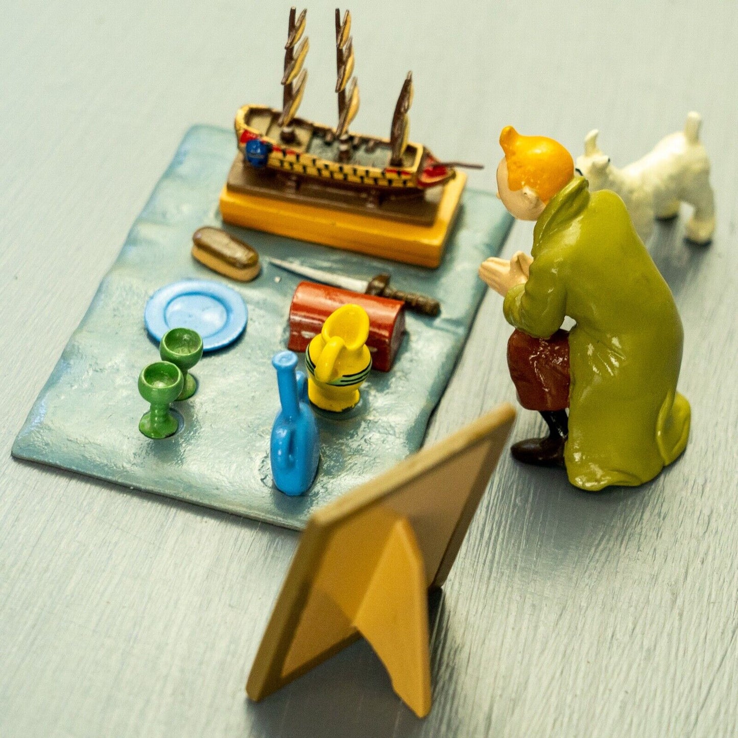 Pixi Figurine 46941 Tintin @ flea market 2001 Secret Unicorn Metal Figurine Puce