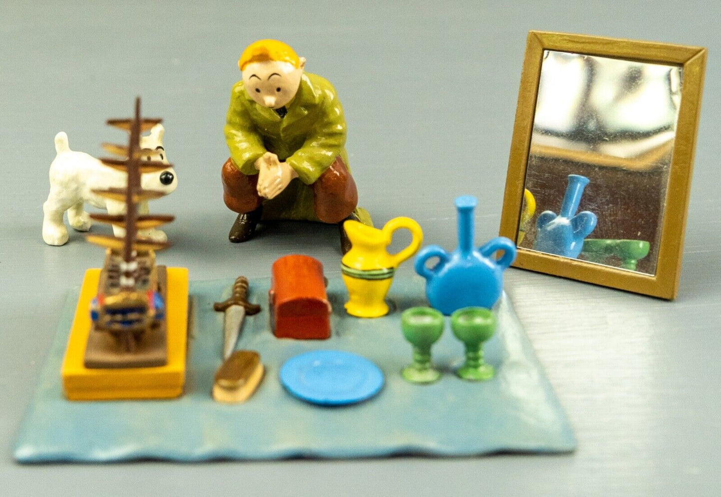 Pixi Figurine 46941 Tintin @ flea market 2001 Secret Unicorn Metal Figurine Puce