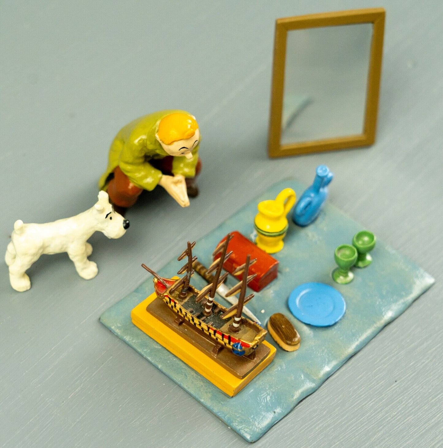 Pixi Figurine 46941 Tintin @ flea market 2001 Secret Unicorn Metal Figurine Puce