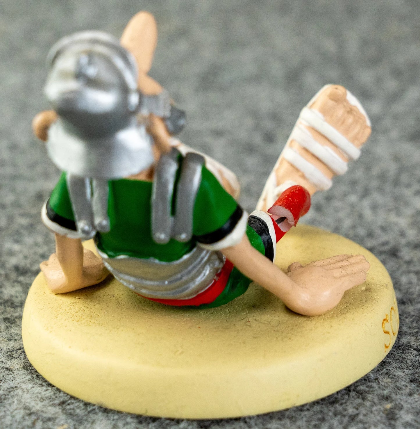 Plastoy Asterix Figurine #11 Roman Soldier Defeated Rene 8cm Resin Model Figure
