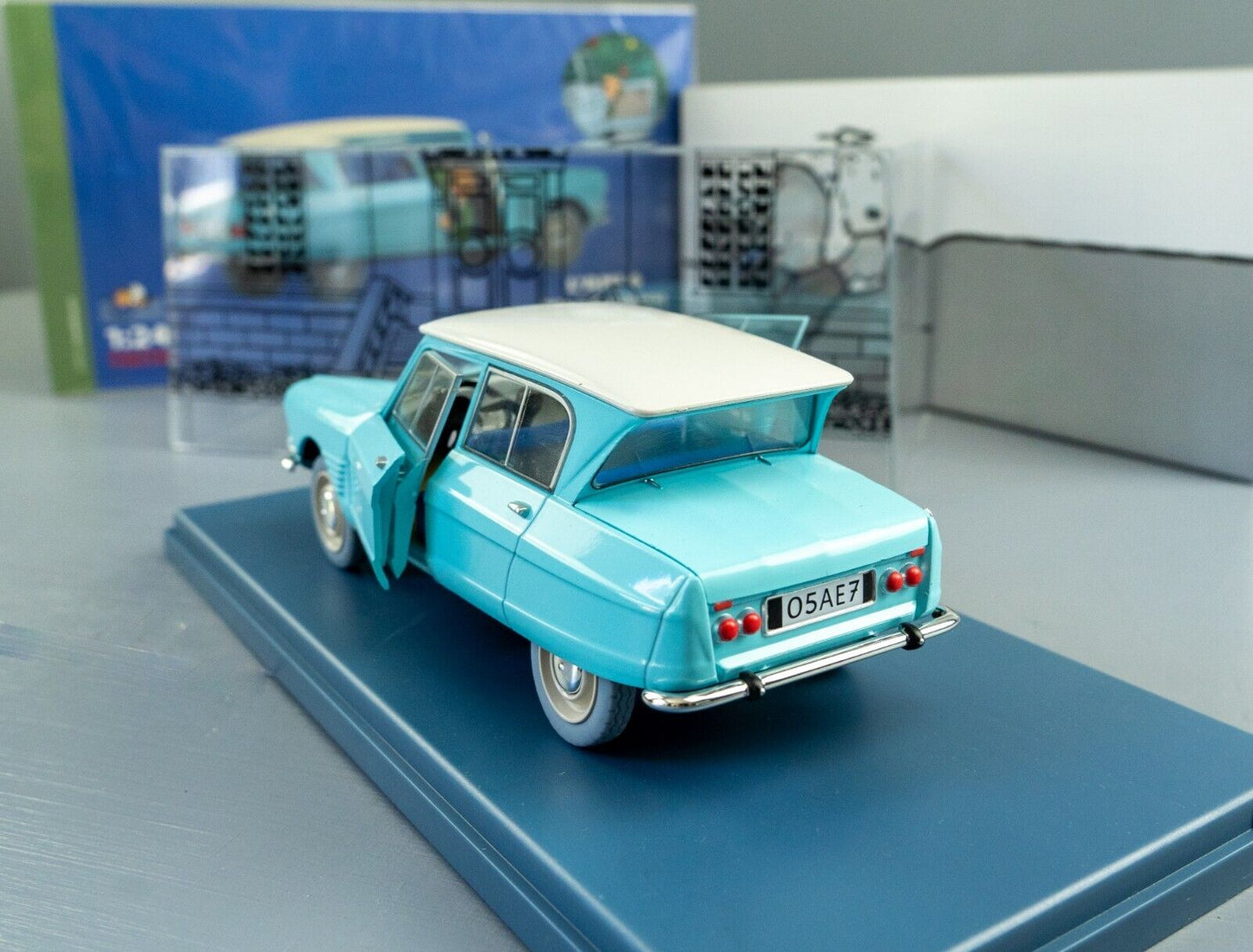 VOITURE TINTIN 1/24 29918 Doctors Citroen Ami: Castafiore Emerald Hachette Car 18