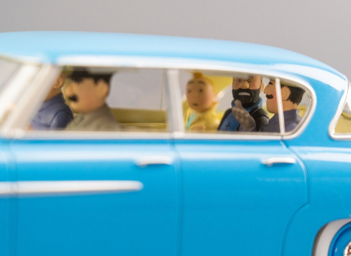 VOITURE TINTIN 1/24 29934 The Interpreters Car: Calculus Affair Hachette car #34