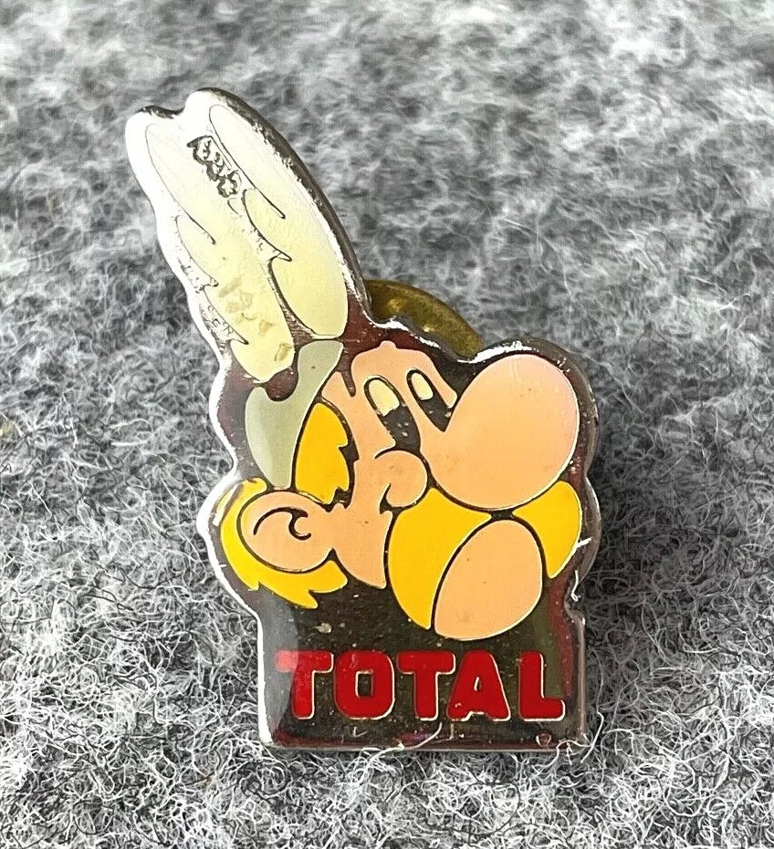 Asterix Pin Badge: Vintage TOTAL Rare Goscinny Collectible