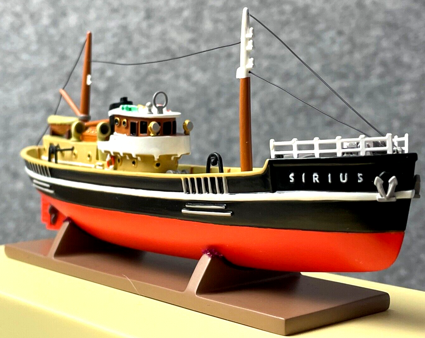 Statuette Moulinsart 46021 "The Sirius" Musee Imaginaire Tintin 19cm Resin Model Ship