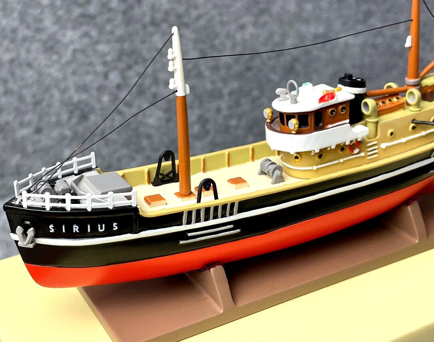 Statuette Moulinsart 46021 "The Sirius" Musee Imaginaire Tintin 19cm Resin Model Ship