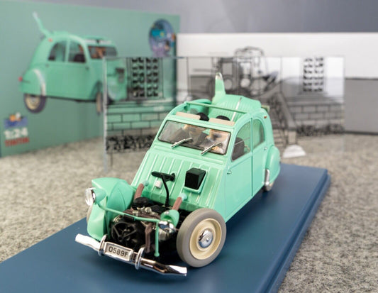 VOITURE TINTIN 1/24 29911 Crashed 2CV Car: Castafiore Emerald Hachette Model #11