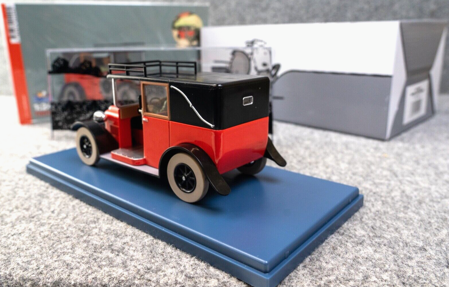 VOITURE TINTIN 1/24 29962 Eastdown Taxi: Black Island Hachette Model car #62