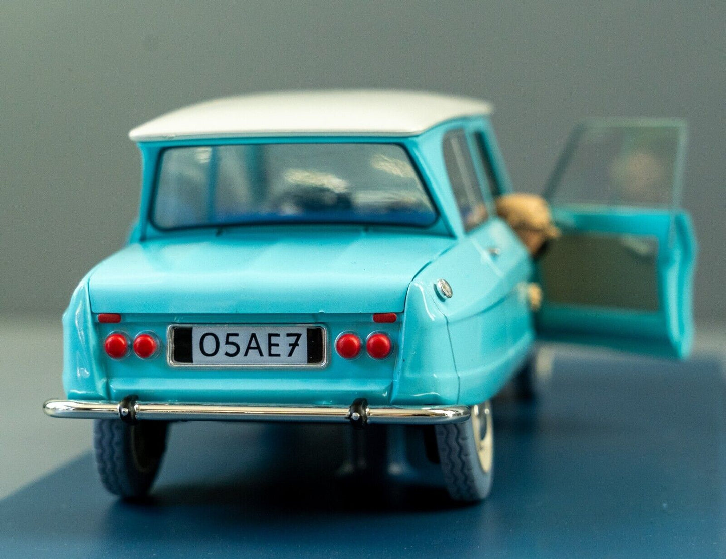 VOITURE TINTIN 1/24 29918 Doctors Citroen Ami: Castafiore Emerald Hachette Car 18