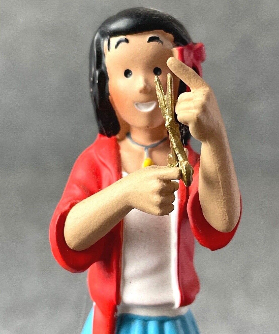 Tintin Figurines Officielle #91 Gypsy girl Miarka Castafiore Emerald resin model