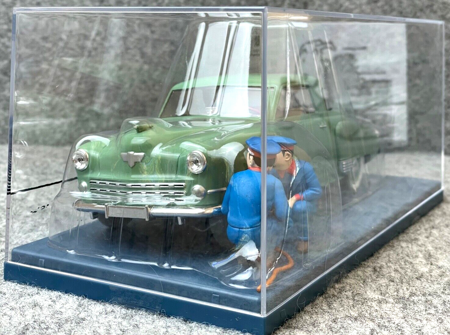 VOITURE TINTIN 1/24 29917 Studebaker Commander: Land Black Gold Hachette car #17