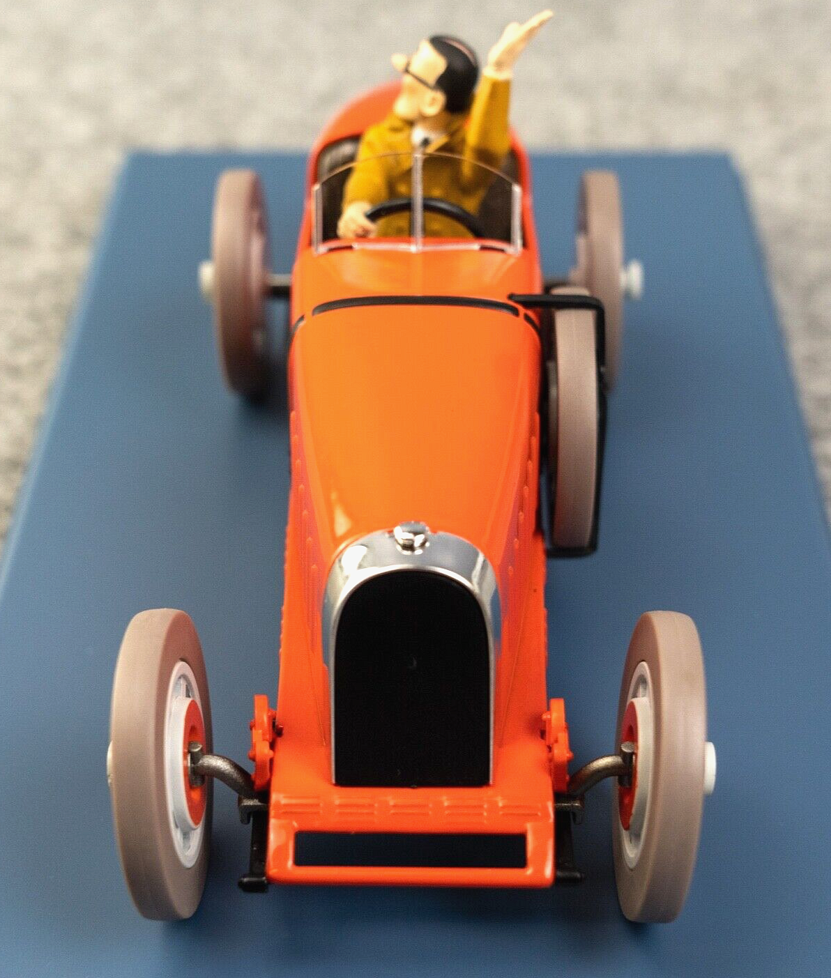VOITURE TINTIN 1/24 29941 Bugatti Type 35 Bobby Smiles: America Hachette Car #41