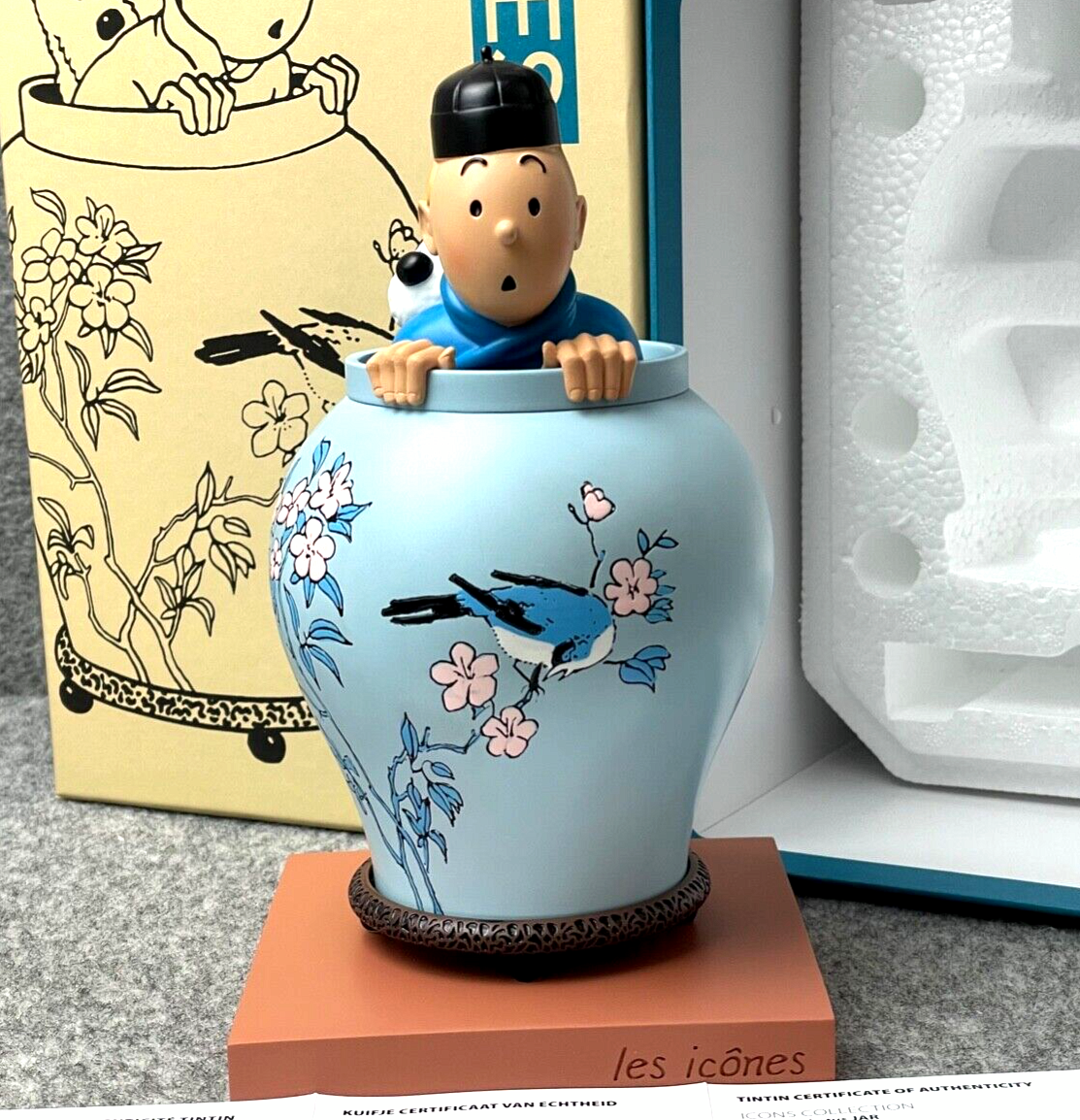 Statuette Moulinsart 46401 La Potiche: Blue Lotus "Les Icones" 2019 Tintin 22cm Resin model