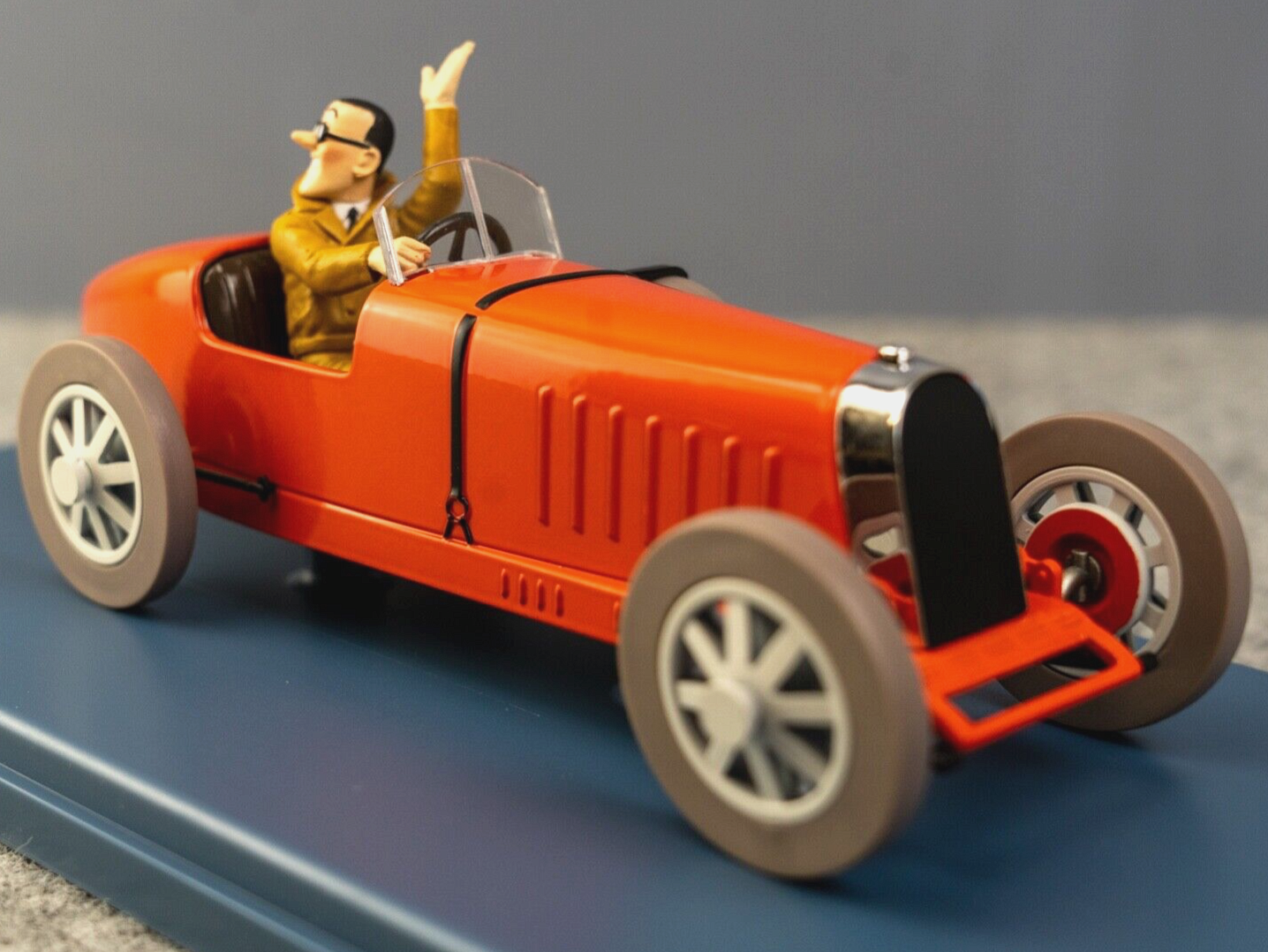 VOITURE TINTIN 1/24 29941 Bugatti Type 35 Bobby Smiles: America Hachette Car #41