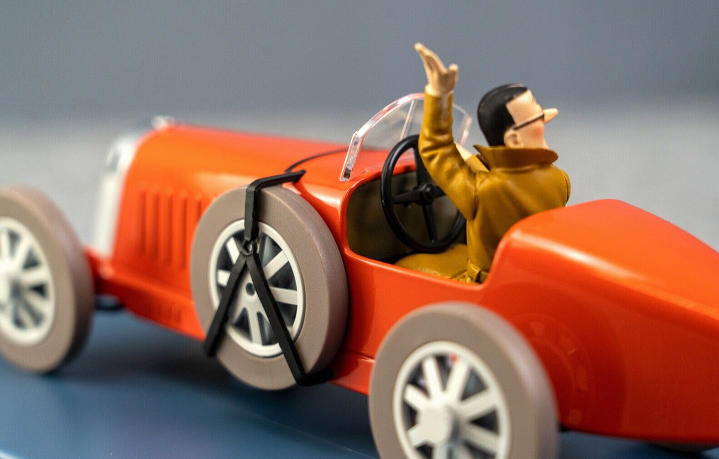 VOITURE TINTIN 1/24 29941 Bugatti Type 35 Bobby Smiles: America Hachette Car #41