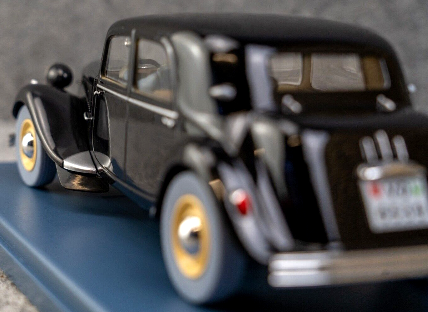 VOITURE TINTIN 1/24 29948 Citroen 15CV: Calculus Affair Hachette Model car #48