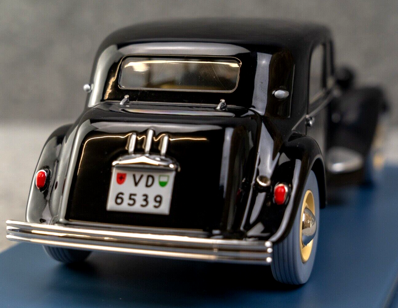 VOITURE TINTIN 1/24 29948 Citroen 15CV: Calculus Affair Hachette Model car #48