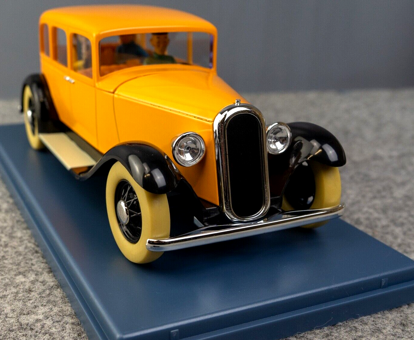 VOITURE TINTIN 1/24 29968 Dr Wangs Limo: Blue Lotus Hachette Model car #68