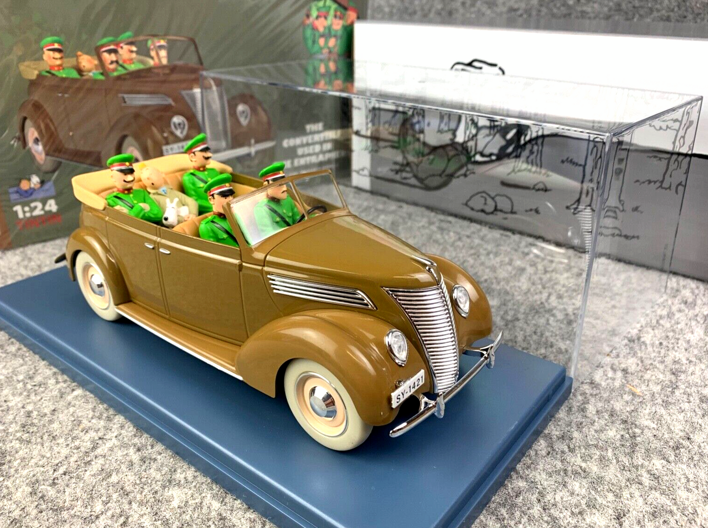 VOITURE TINTIN 1/24 29950 Brown Ford V8: Ottokars Sceptre Hachette Model car #50