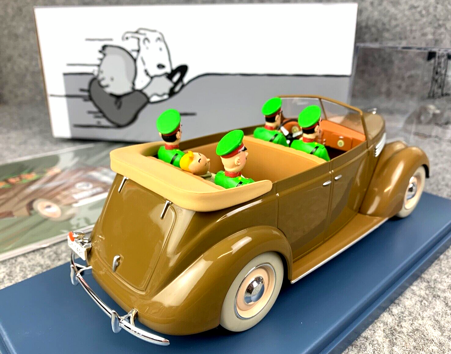 VOITURE TINTIN 1/24 29950 Brown Ford V8: Ottokars Sceptre Hachette Model car #50