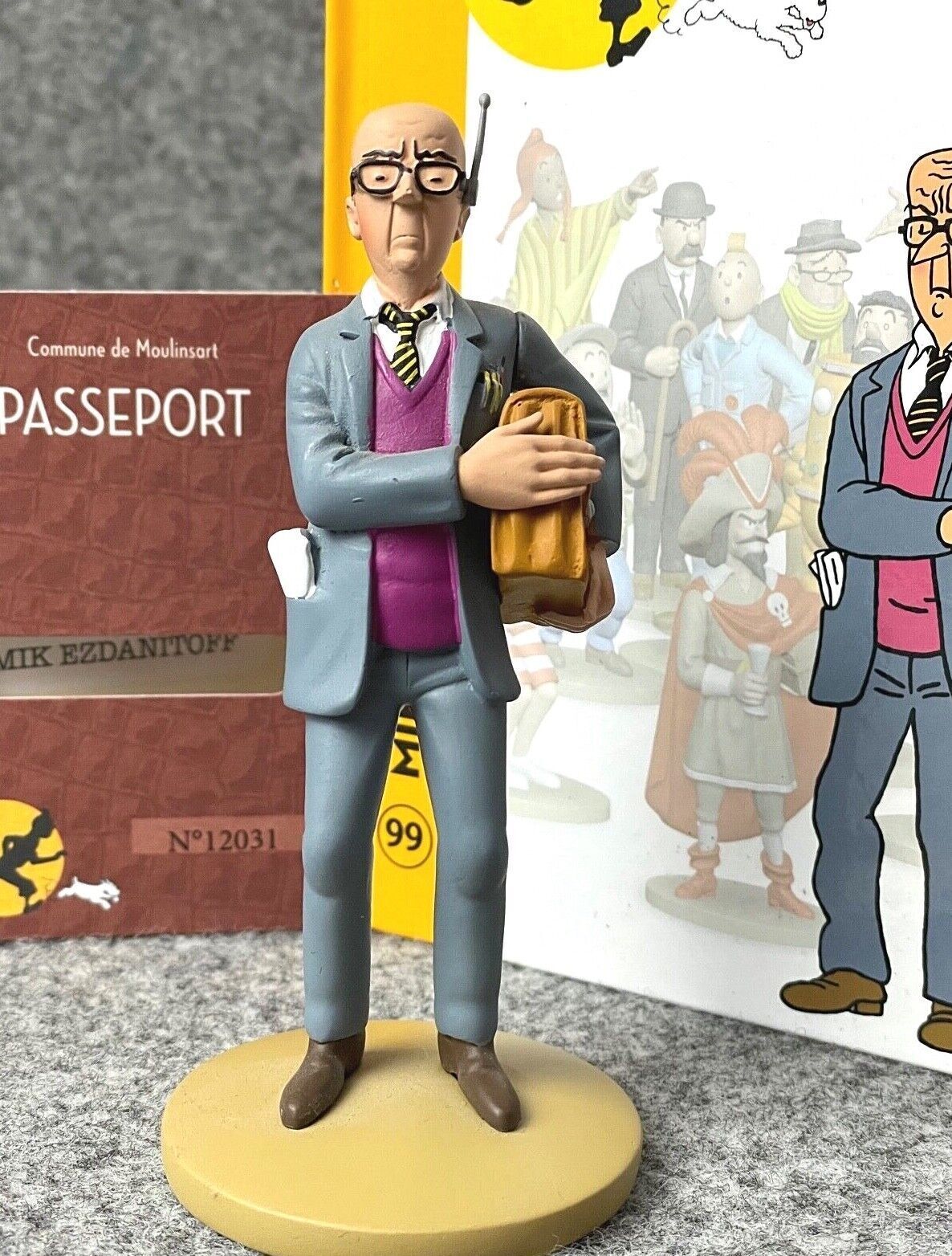 Tintin Figurines Officielle # 99 Mik Kanrokitov Flight 714 Herge model ML Figure