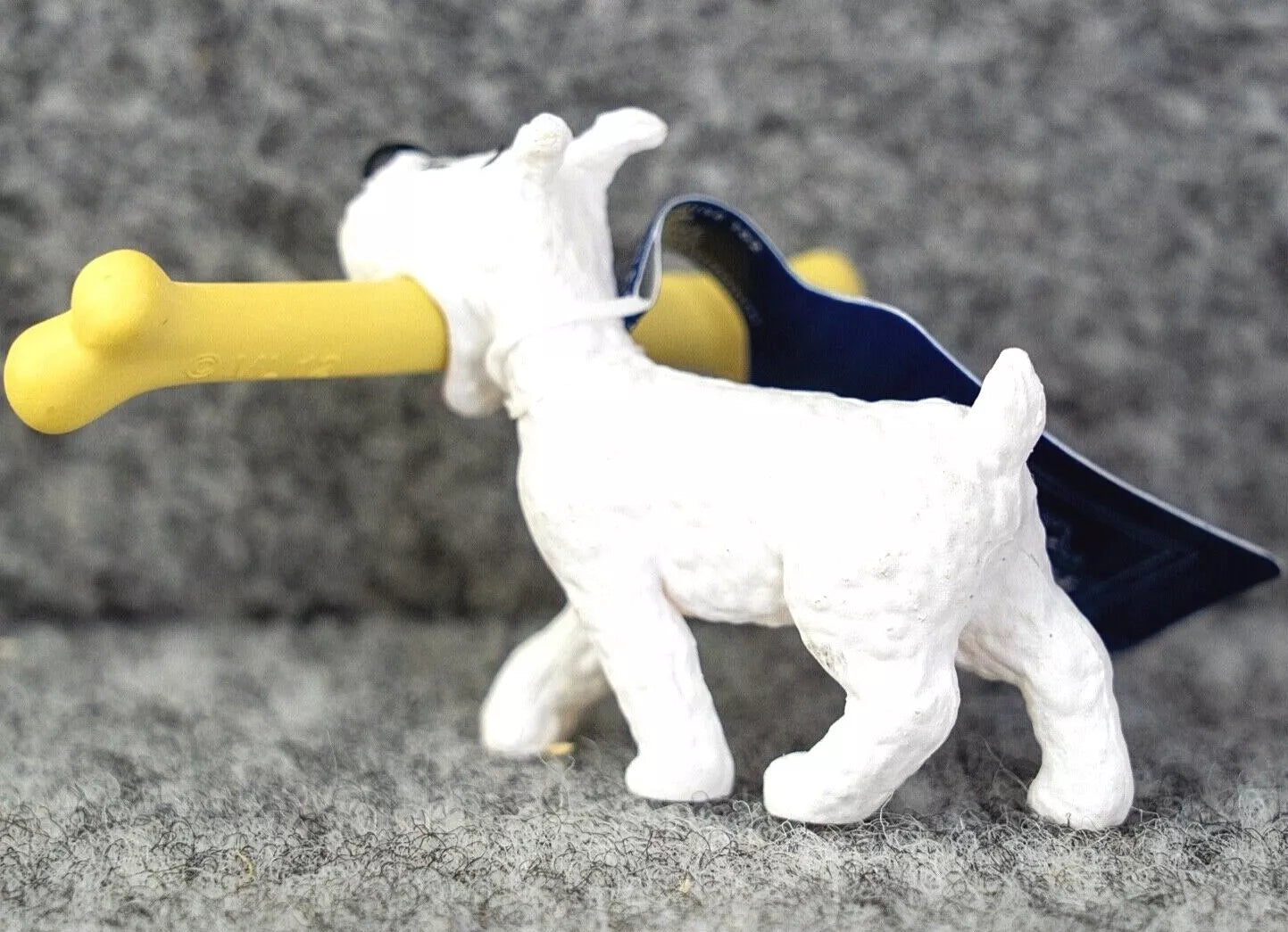 Moulinsart Model Figure Tintin - Snowy with Bone 3cm 42504 ML Figurine 2009