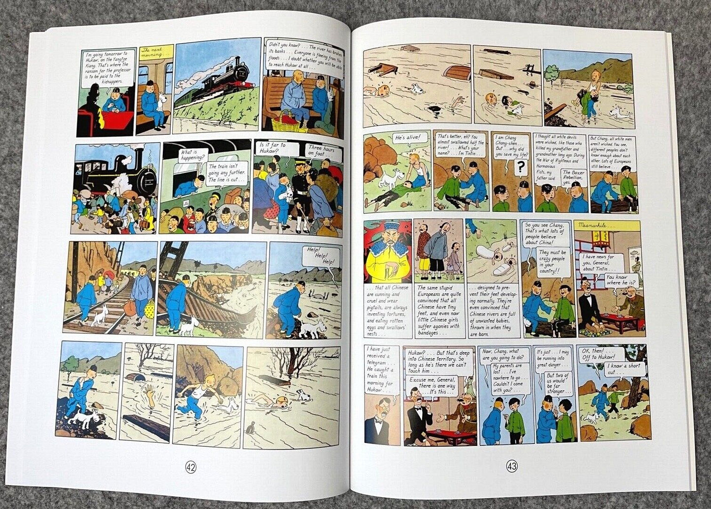The Blue Lotus - Farshore 2000s UK Edition Tintin Book Paperback Herge