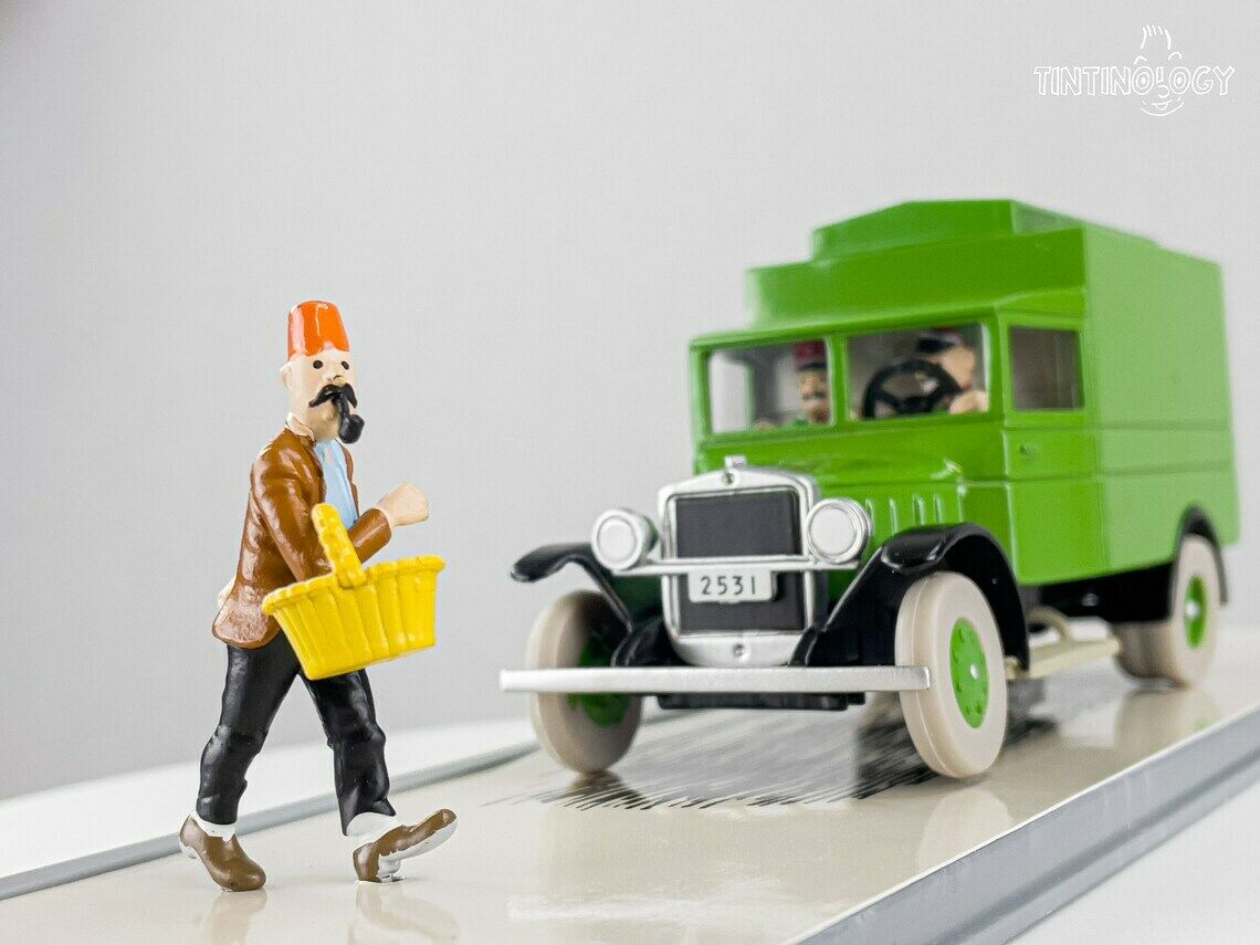 MOULINSART TINTIN CAR # 5 Green Van - Ottokar's Sceptre Herge model car 1/43