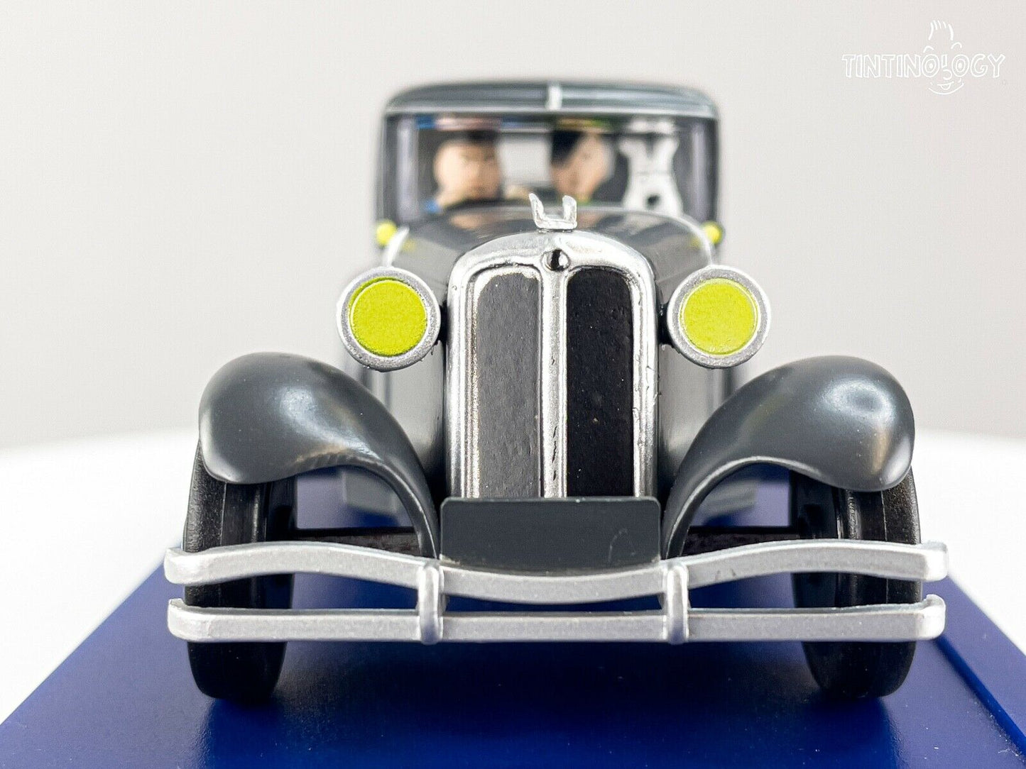 ATLAS TINTIN CAR # 38 Nanjing Limo - Blue Lotus Herge model car 1/43 Scale