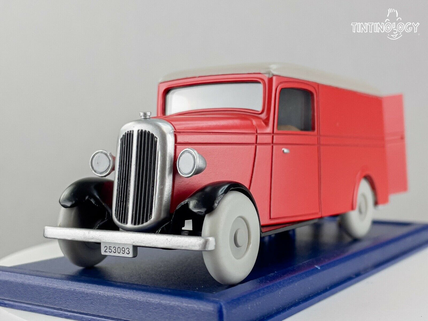 ATLAS TINTIN CAR # 65 Camionette - Secret Unicorn Herge model car 1/43 Scale