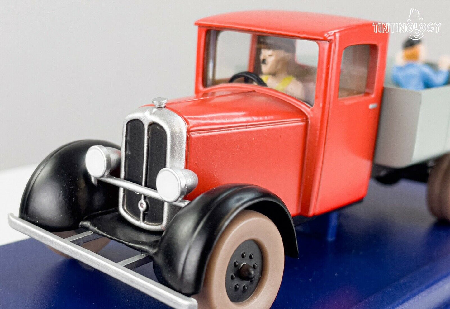 ATLAS TINTIN CAR # 36 Red Truck - Blue Lotus Herge model car 1/43 Scale
