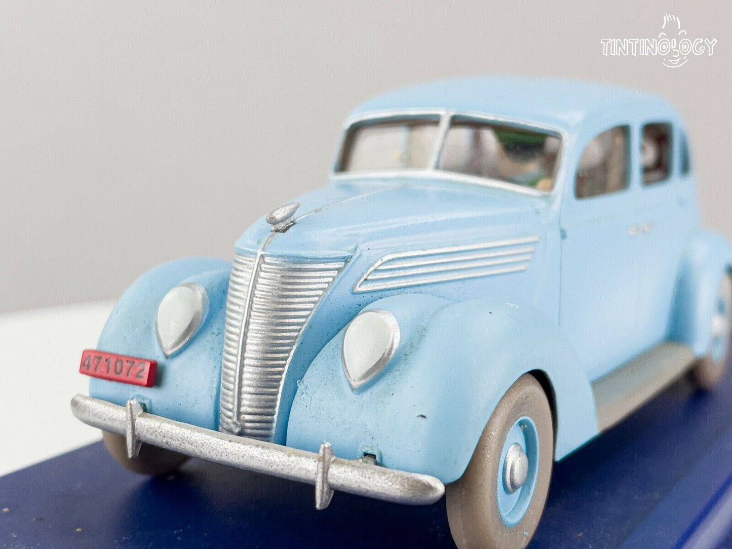 ATLAS TINTIN CAR # 25 Blue Ford Taxi 7 Crystal Balls Herge model car 1/43 Scale