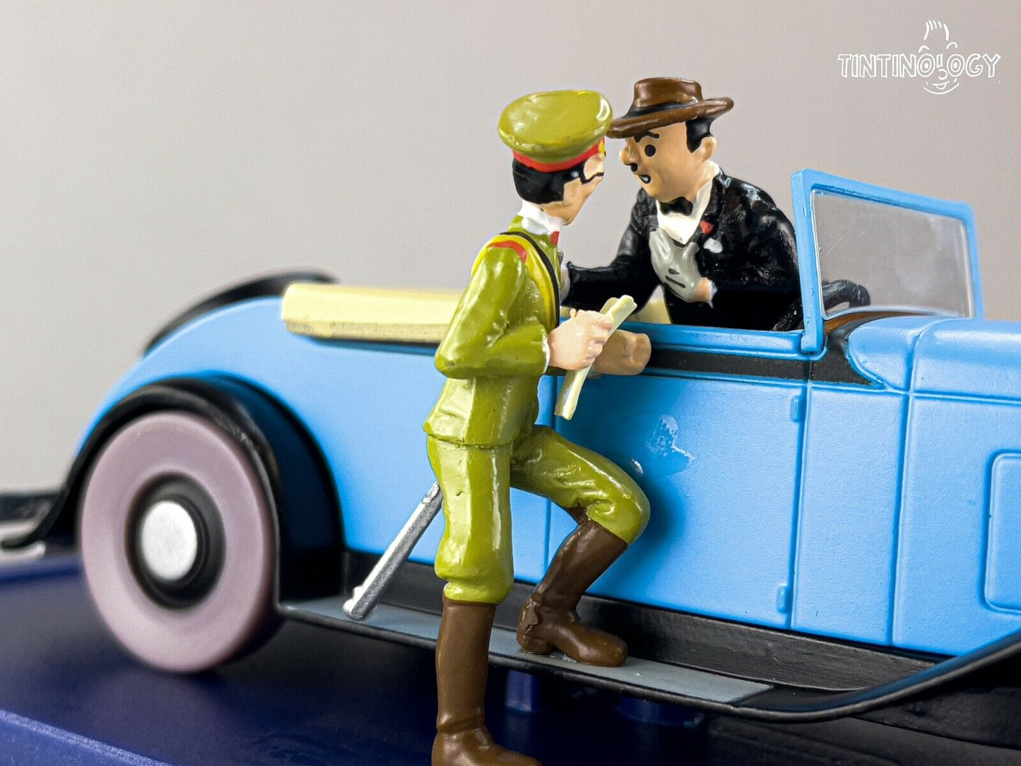 ATLAS TINTIN CAR # 68 Decapotable Bleu - Blue Lotus Herge model car 1/43 Scale