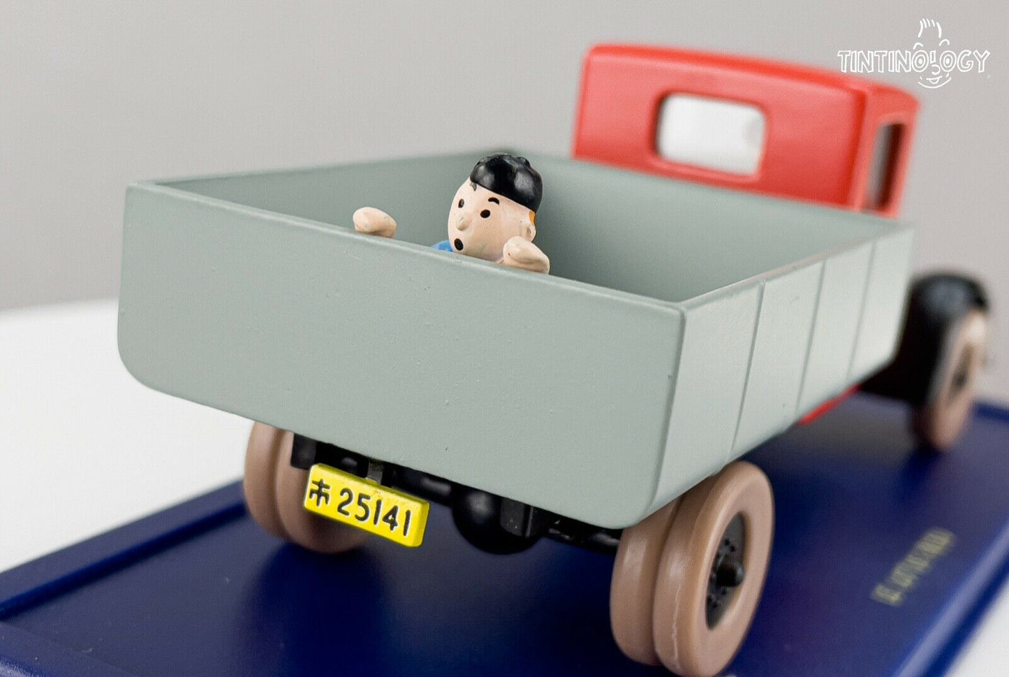 ATLAS TINTIN CAR # 36 Red Truck - Blue Lotus Herge model car 1/43 Scale