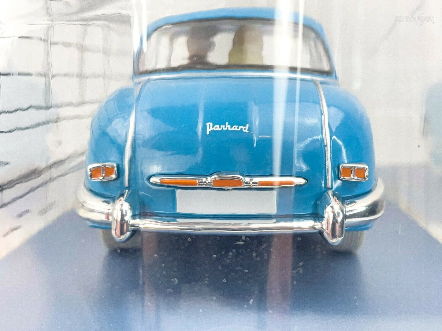 HACHETTE Tintin Car 1/24 #30 Panhard Dana Z: Red Sea Sharks Model Voiture Figure
