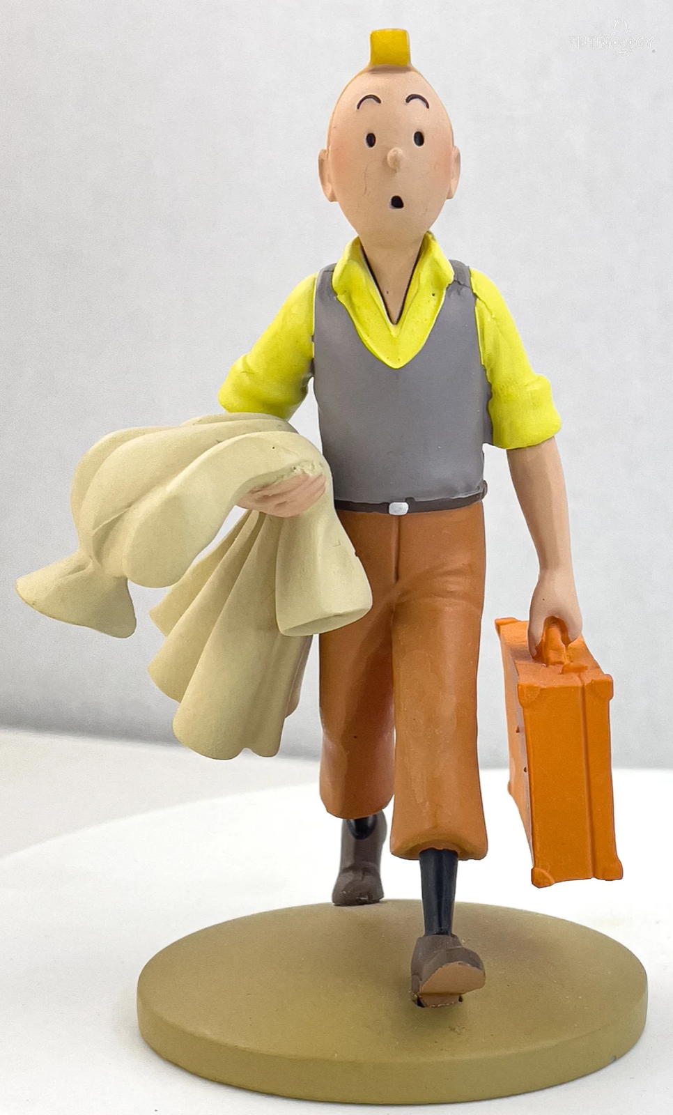 Tintin Figurines Officielle #95 Tintin & Suitcase: America Resin Model Figure