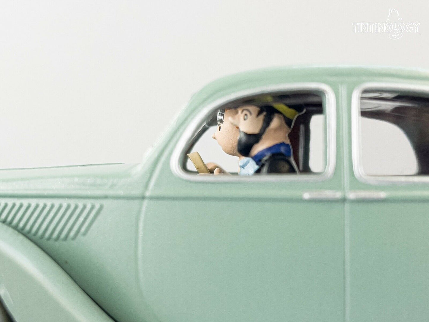 ATLAS TINTIN CAR # 20 Lancia Aprilia Land Black Gold Herge model car 1/43 Scale