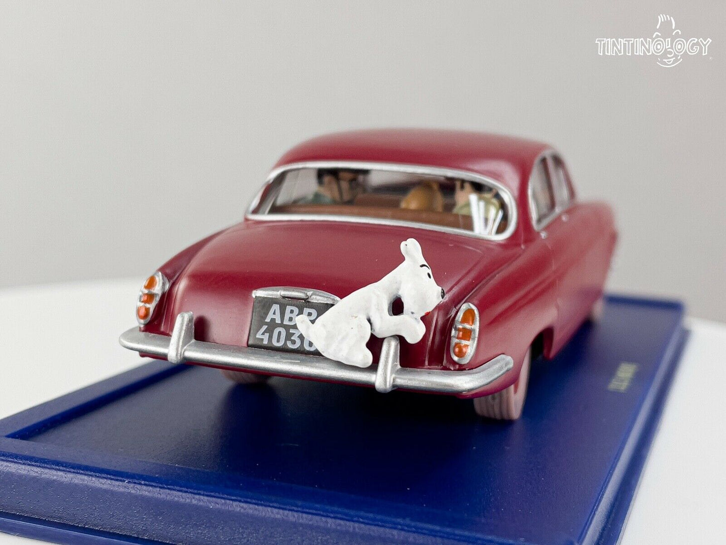 ATLAS TINTIN CAR # 40 Jaguar MK X - Black Island Herge model figure 1/43