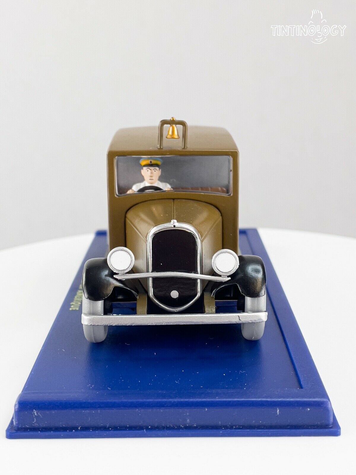 ATLAS TINTIN CAR # 51 Brown Ambulance - America Herge model car 1/43