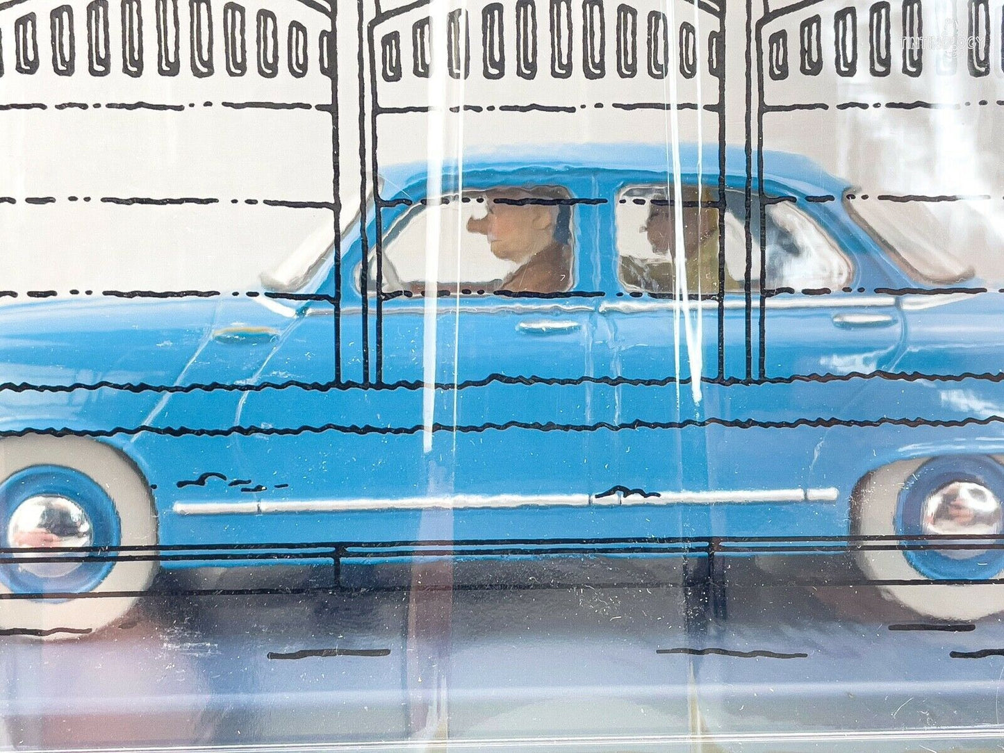 HACHETTE Tintin Car 1/24 #30 Panhard Dana Z: Red Sea Sharks Model Voiture Figure