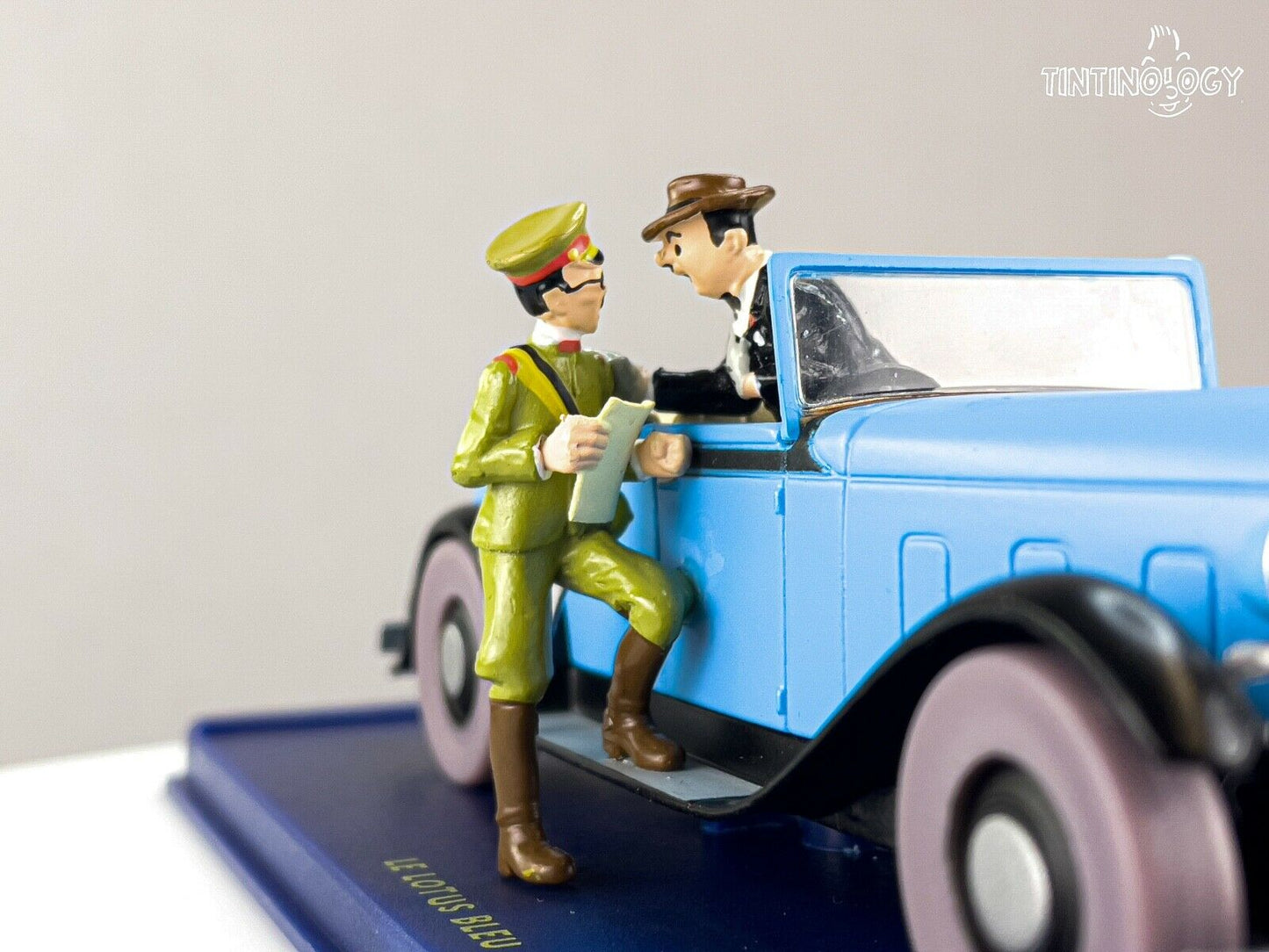 ATLAS TINTIN CAR # 68 Decapotable Bleu - Blue Lotus Herge model car 1/43 Scale