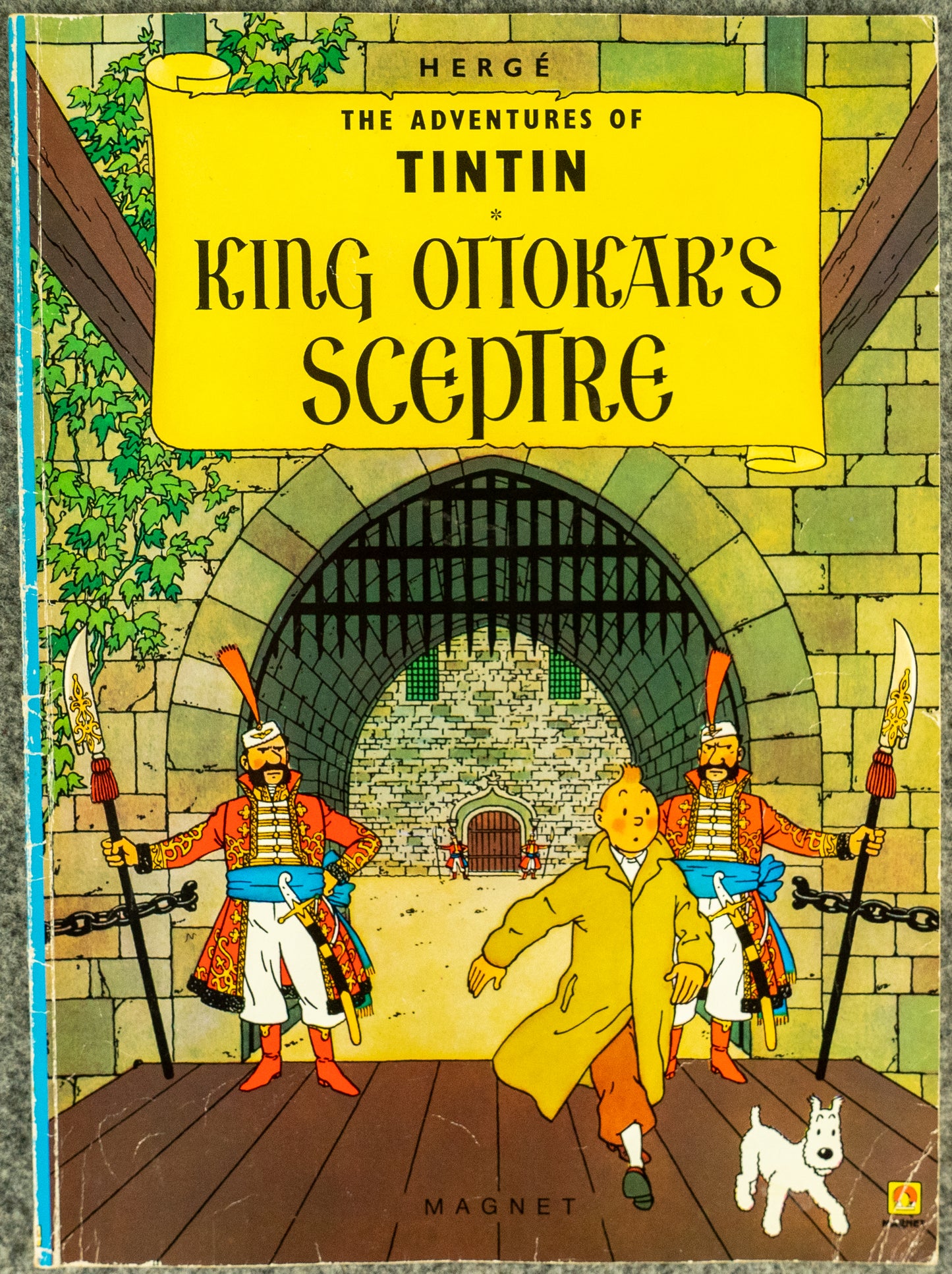 King Ottokars Skeptre - Tintin Magnet UK Paperback Edition Book 1980s