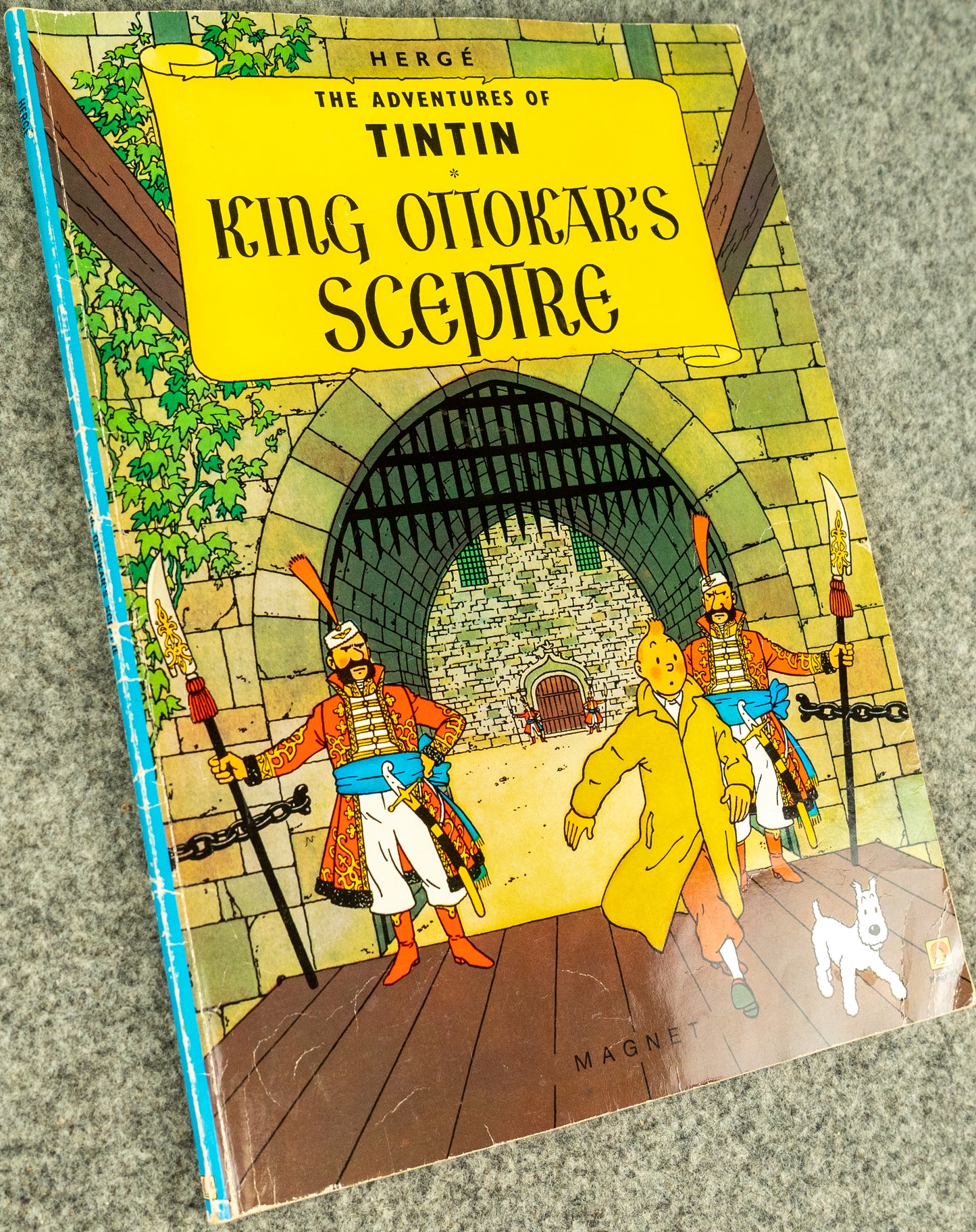 King Ottokars Skeptre - Tintin Magnet UK Paperback Edition Book 1980s